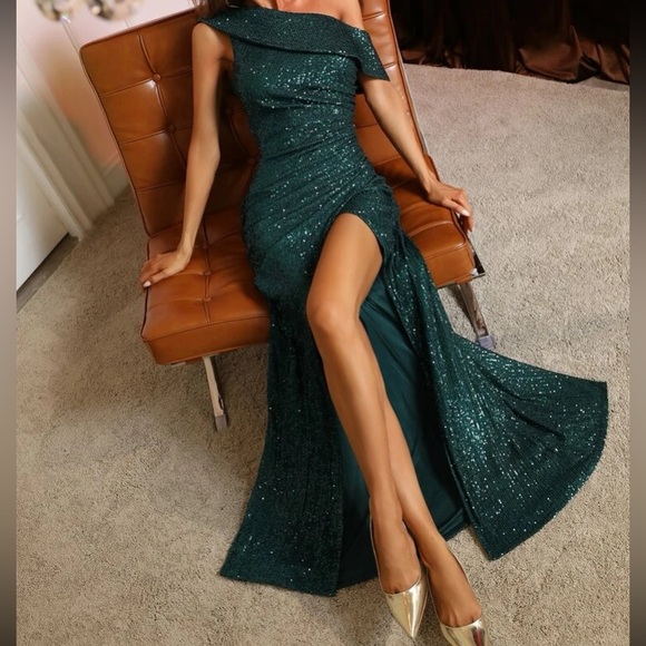 Luxe green slit thigh party sequins  dress - Picture 6 of 7